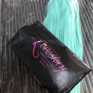 Beautiful aqua wig never used